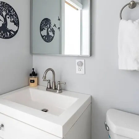 Otr, Queen Bed, 50In Tv, Workspace, Near Lightrail Cincinnati Exterior foto