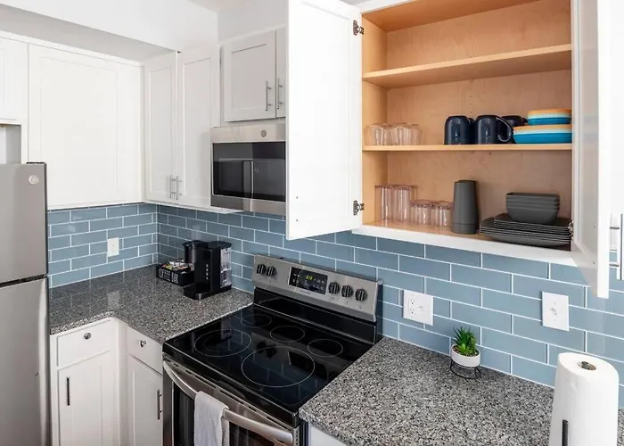 Otr, Queen Bed, 50In Tv, Workspace, Near Lightrail