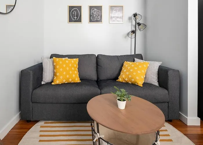 Otr, Queen Bed, 50In Tv, Workspace, Near Lightrail